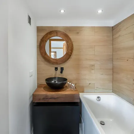 Rénové, 3 Chambres, Centre 1850 Avec Parking - Fr-1-564-87 Appartement
