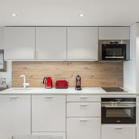 Appartement Renove, 3 Chambres, Centre 1850 Avec Parking - Fr-1-564-87